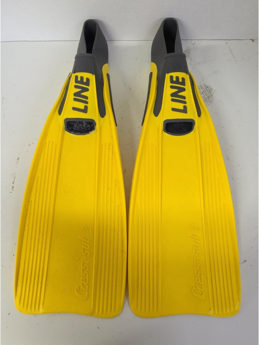 Cressi-sub Rondine Line Flippers Fins Yellow Gray Size 4-5 Made In Italy